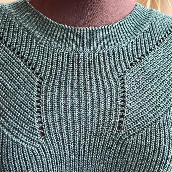 Button down back Sweater - Picture 4 of 5